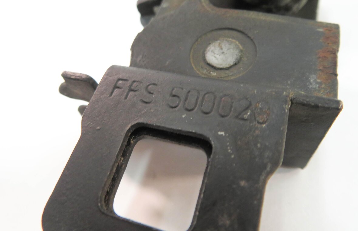 Thumbnail 7: 2011 RANGE ROVER SPORT (L320) FRONT LEFT & RIGHT LOWER HOOD LATCH SET w/ CABLE