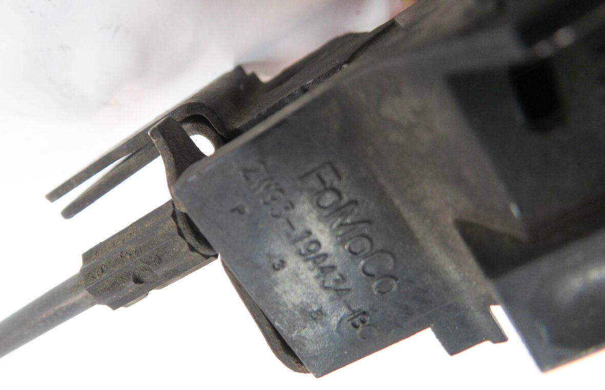 Thumbnail 8: 2011 RANGE ROVER SPORT (L320) FRONT LEFT & RIGHT LOWER HOOD LATCH SET w/ CABLE