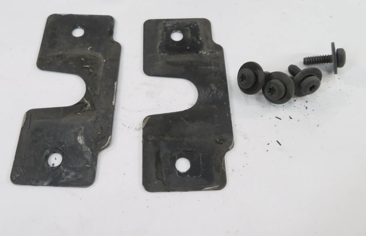 Thumbnail 9: 2011 RANGE ROVER SPORT (L320) FRONT LEFT & RIGHT LOWER HOOD LATCH SET w/ CABLE