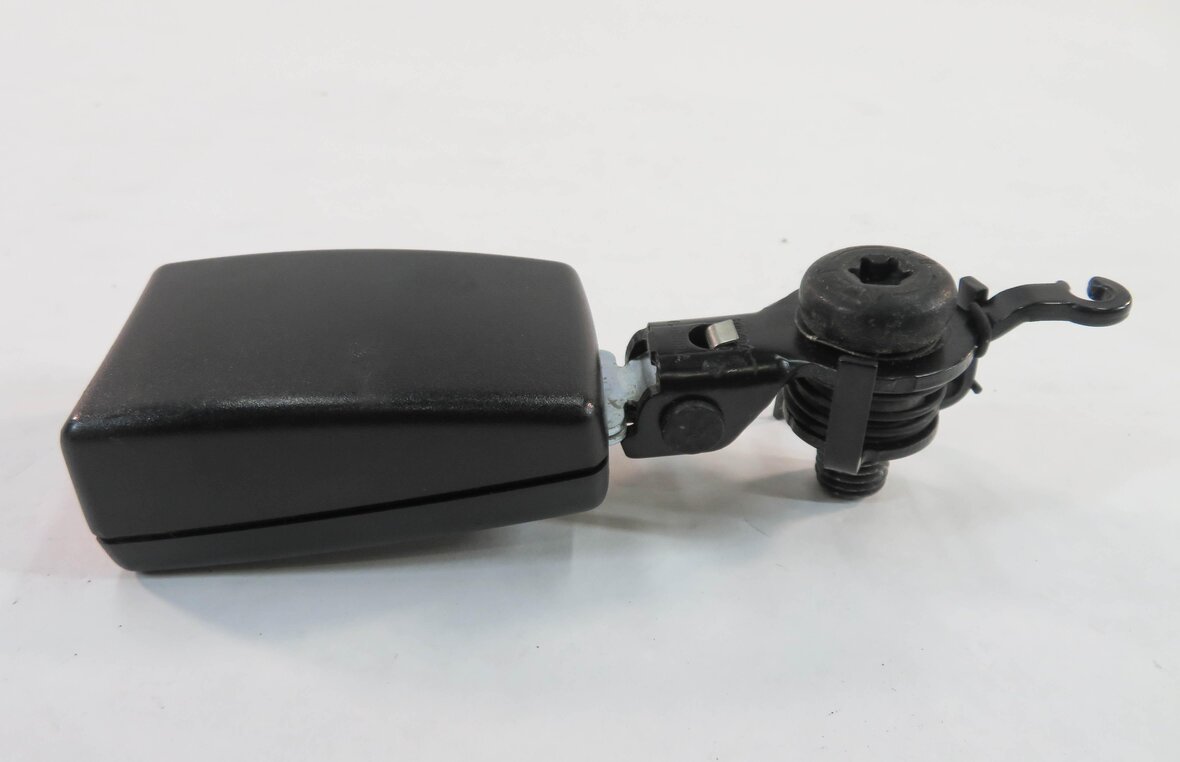 Thumbnail 3: 2010 RANGE ROVER SPORT (L320) REAR CENTER SEAT SEATBELT BUCKLE RECEIVER