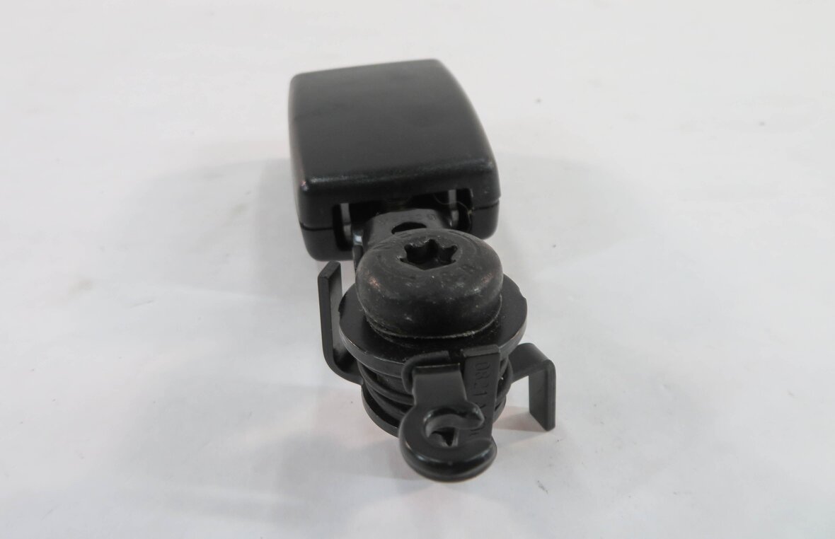 Thumbnail 4: 2010 RANGE ROVER SPORT (L320) REAR CENTER SEAT SEATBELT BUCKLE RECEIVER
