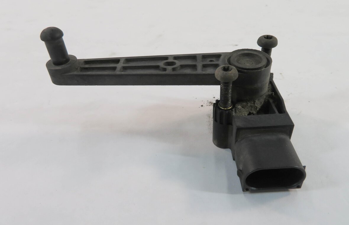 Thumbnail 5: 2010 RANGE ROVER SPORT (L320) RIGHT REAR SUSPENSION HEIGHT LEVEL SENSOR