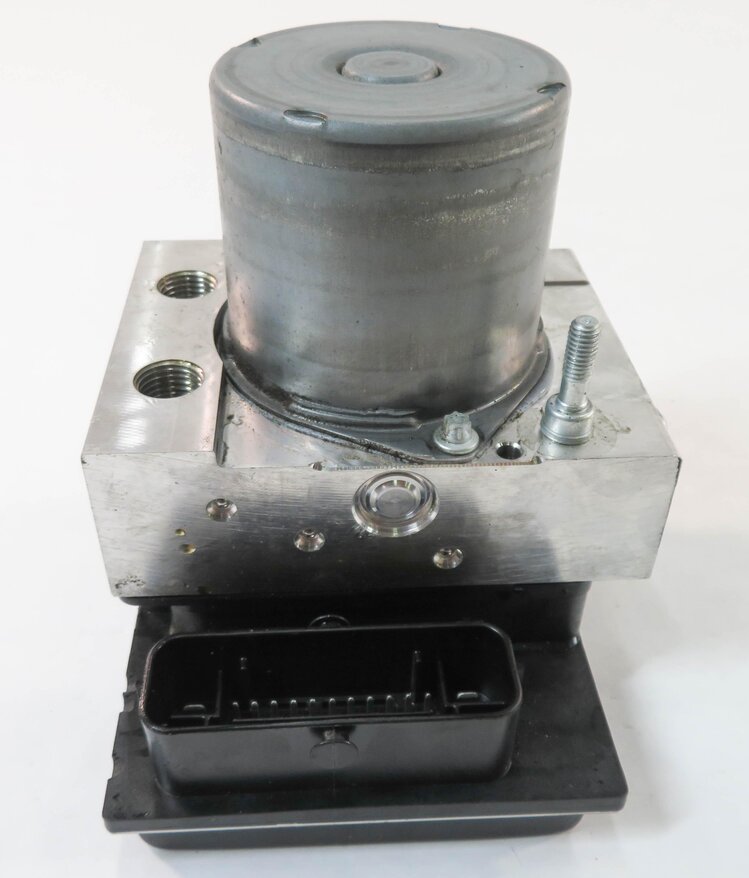 Thumbnail 2: 2011-2012 LAND ROVER LR4 / RANGE ROVER SPORT (L320) ABS BRAKE PUMP w/ MODULE