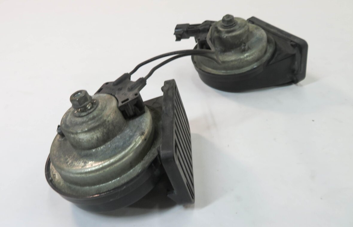 Thumbnail 2: 2010-2016 LAND ROVER LR4 / RANGE ROVER SPORT / HIGH & LOW TONE SAFETY HORN SET-2