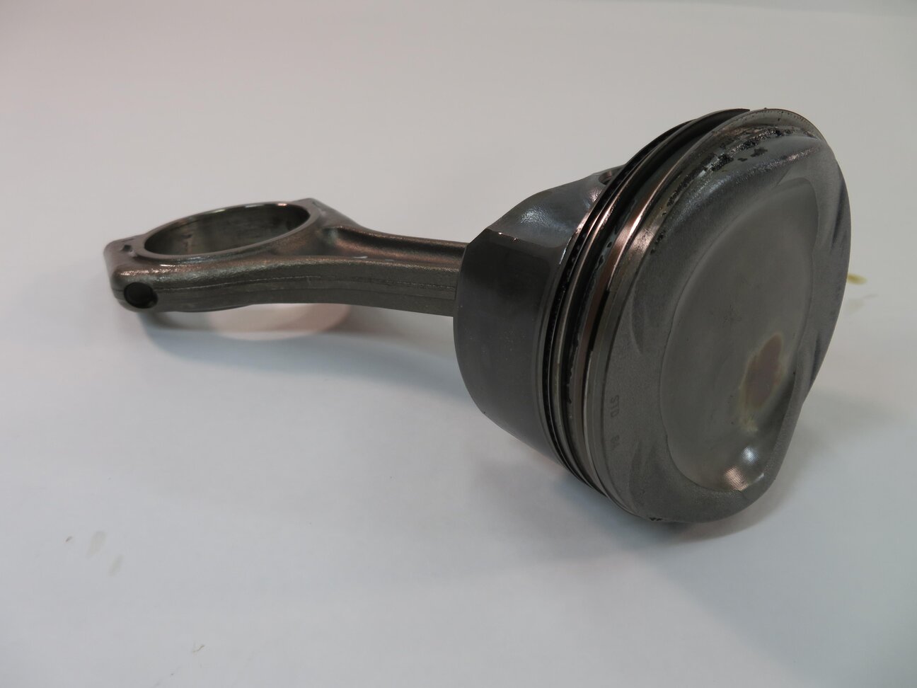 2010 RANGE ROVER SPORT (L320) 5.0L AJ133 - RIGHT ENGINE PISTON w/ CONNECTING ROD
