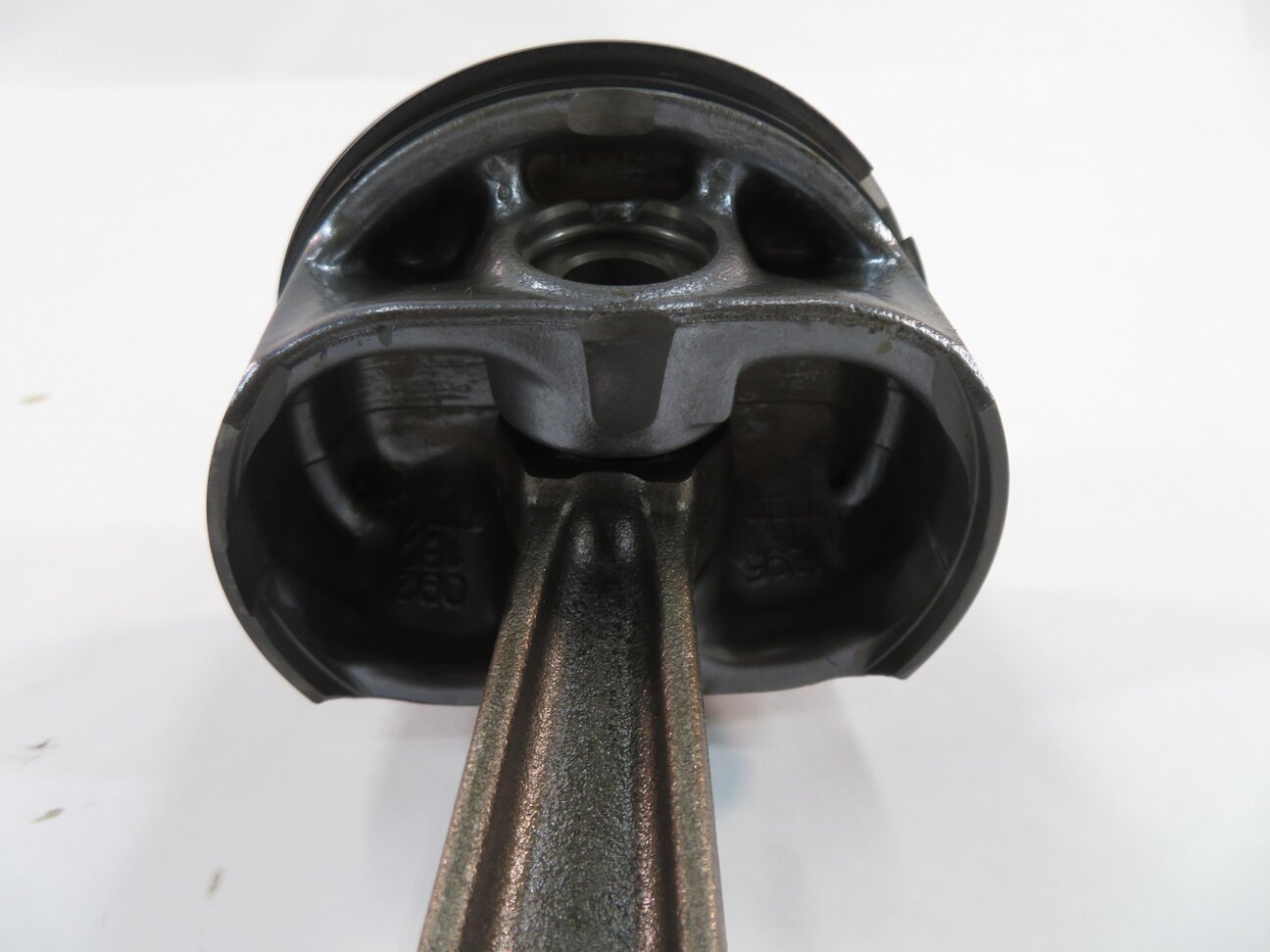 Thumbnail 9: 2010 RANGE ROVER SPORT (L320) 5.0L AJ133 - RIGHT ENGINE PISTON w/ CONNECTING ROD