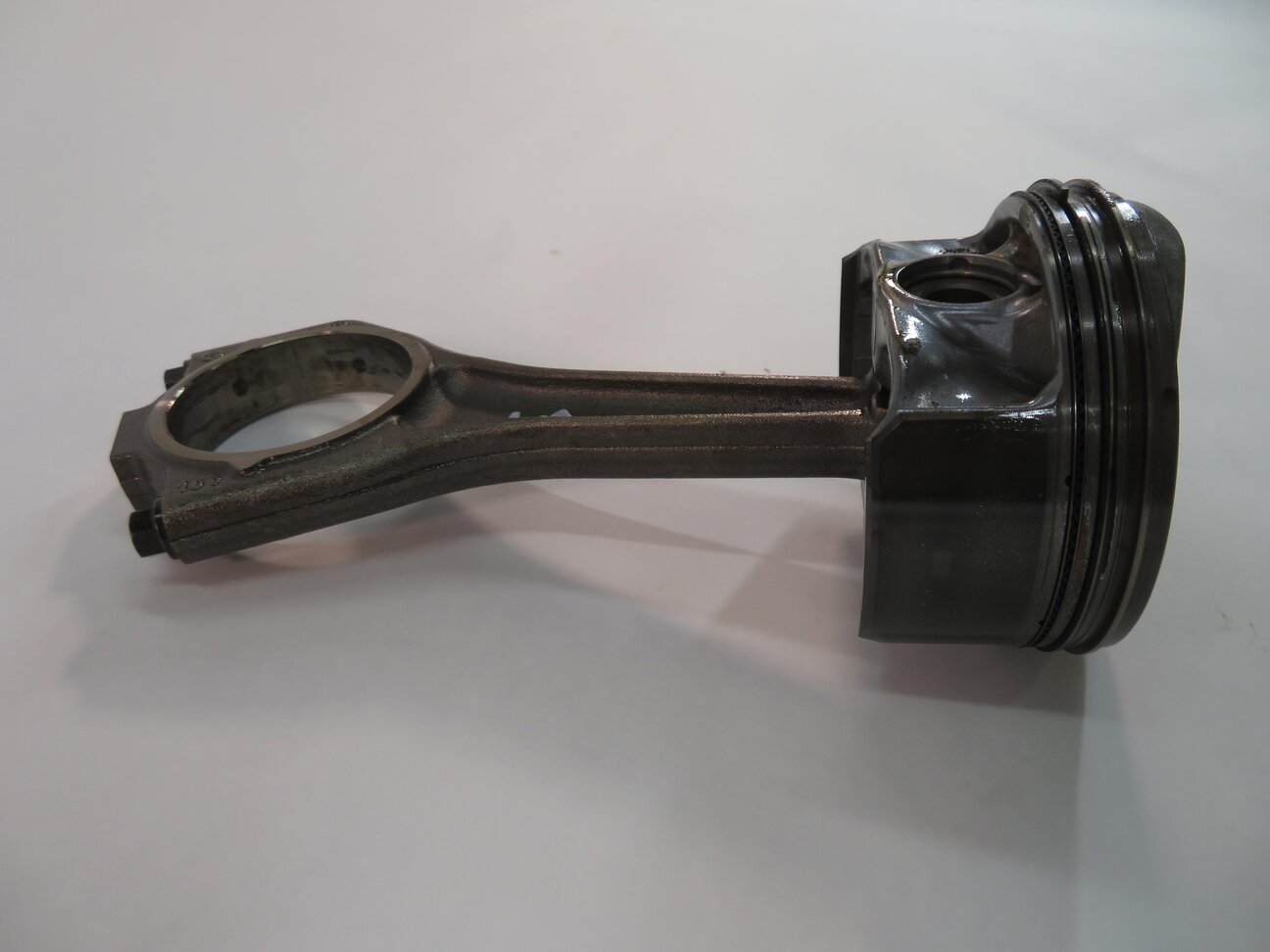 Thumbnail 6: 2010 RANGE ROVER SPORT (L320) 5.0L AJ133 - LEFT ENGINE PISTON w/ CONNECTING ROD