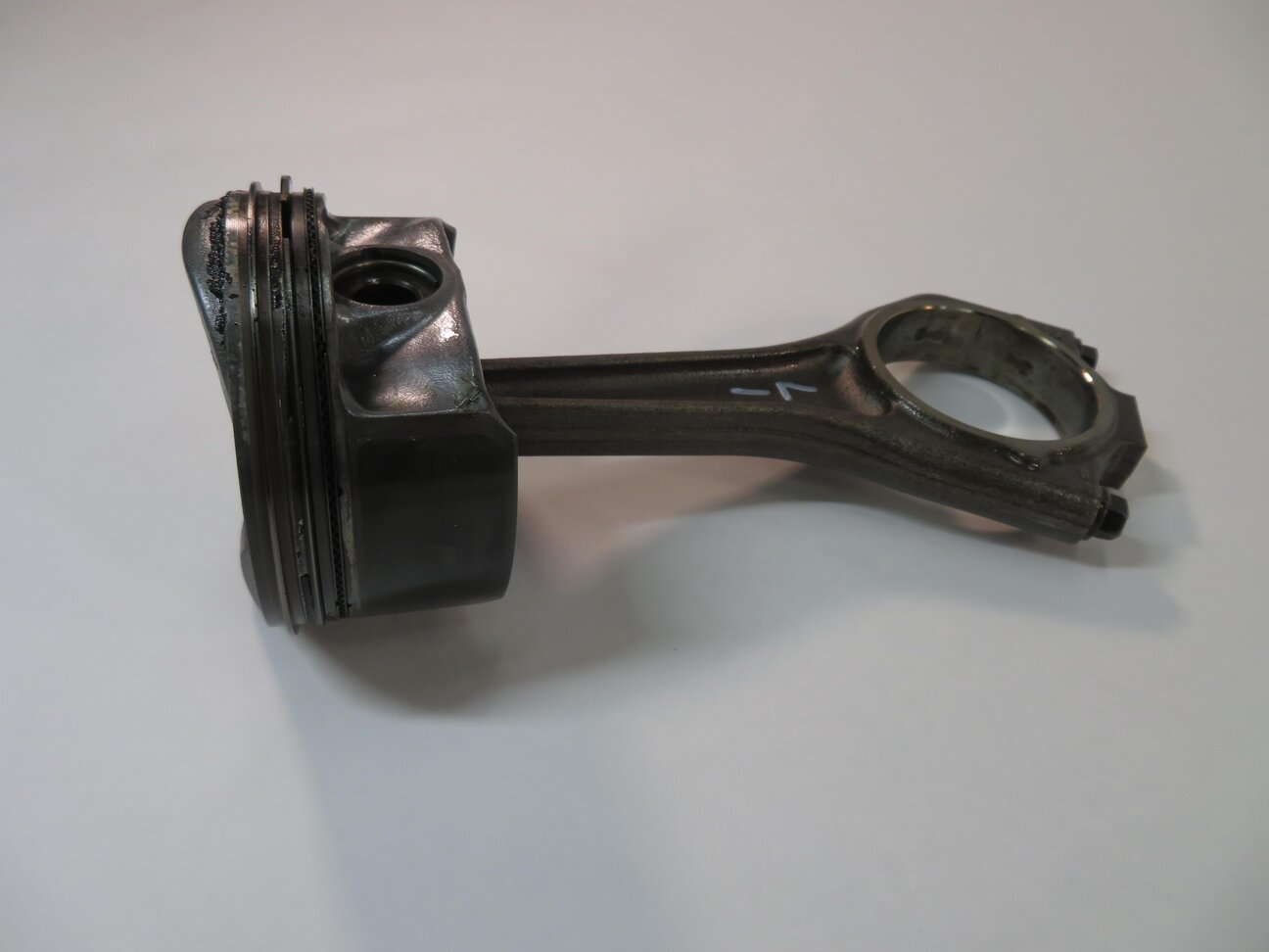 Thumbnail 4: 2010 RANGE ROVER SPORT (L320) 5.0L AJ133 - LEFT ENGINE PISTON w/ CONNECTING ROD