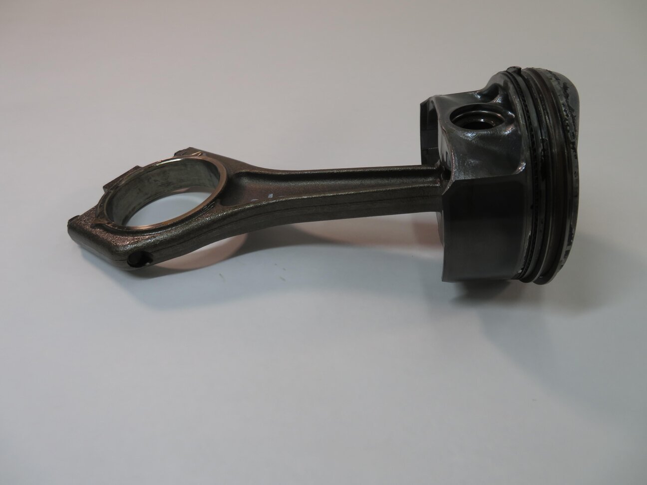 Thumbnail 5: 2010 RANGE ROVER SPORT (L320) 5.0L AJ133 - LEFT ENGINE PISTON w/ CONNECTING ROD