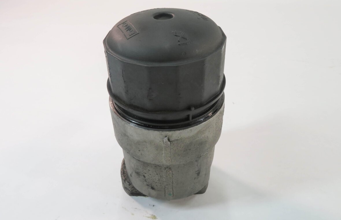 Thumbnail 3: 2010 RANGE ROVER SPORT (L320) 5.0L AJ133 V8 ENGINE - OIL FILTER HOUSING w/ CAP