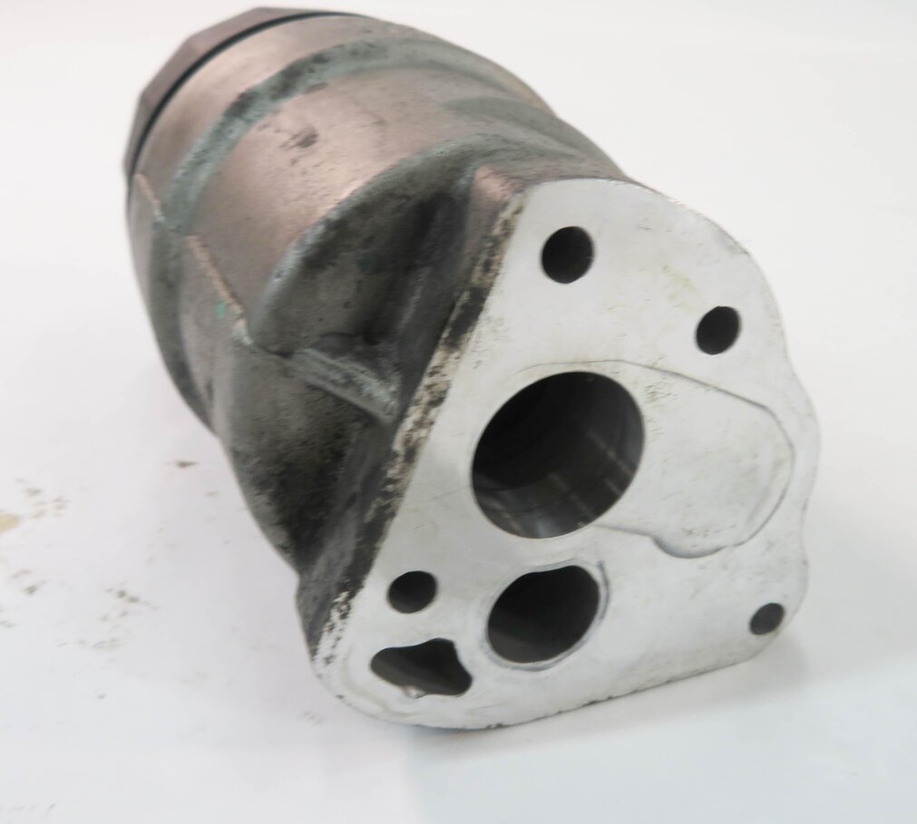 Thumbnail 5: 2010 RANGE ROVER SPORT (L320) 5.0L AJ133 V8 ENGINE - OIL FILTER HOUSING w/ CAP