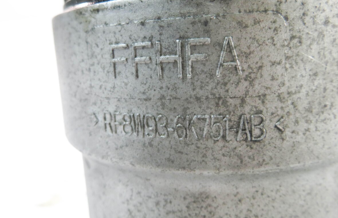 Thumbnail 6: 2010 RANGE ROVER SPORT (L320) 5.0L AJ133 V8 ENGINE - OIL FILTER HOUSING w/ CAP