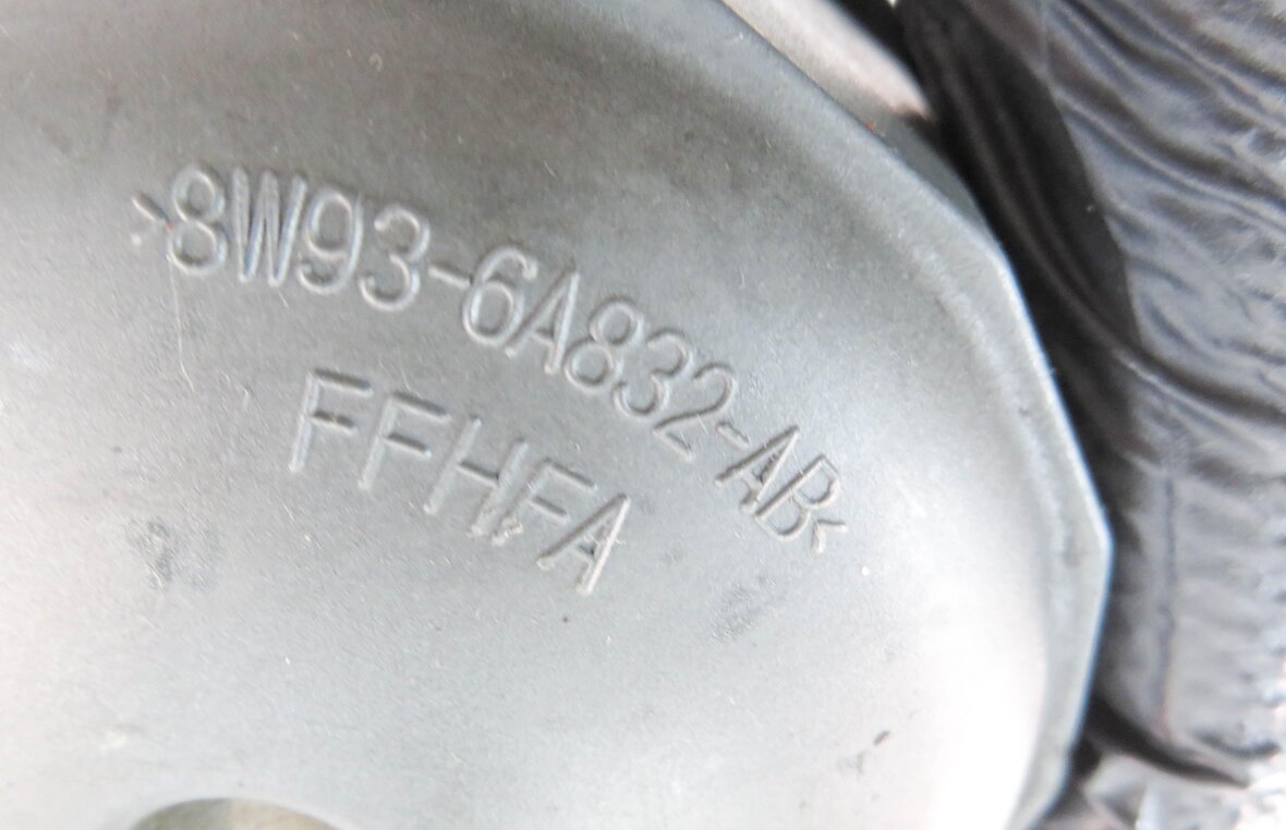 Thumbnail 8: 2010 RANGE ROVER SPORT (L320) 5.0L AJ133 V8 ENGINE - OIL FILTER HOUSING w/ CAP