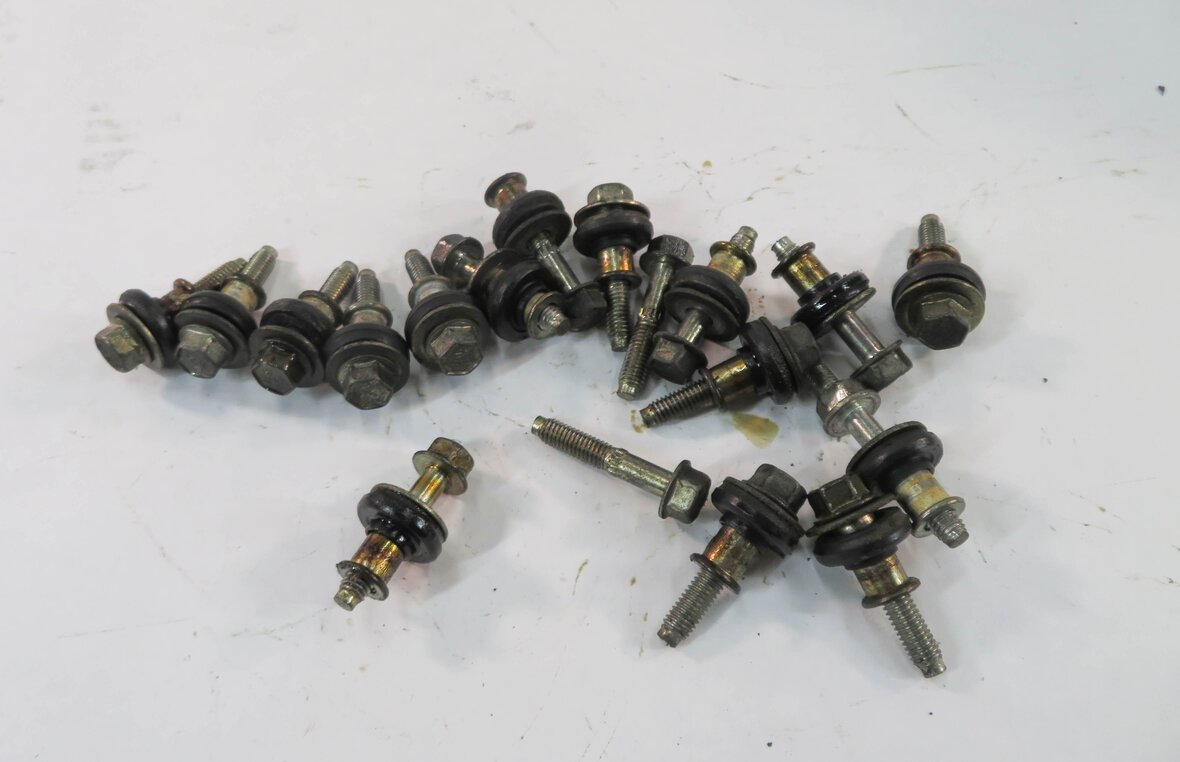 Thumbnail 9: 10-18 RANGE ROVER SPORT (L320 L322 L494 L405) 5.0L V8 - LEFT ENGINE VALVE COVER
