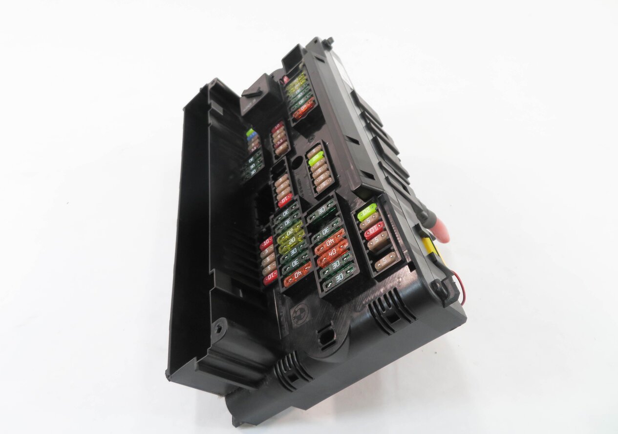 Thumbnail 2: 2011 BMW 535i (F10) FRONT POWER DISTRIBUTION FUSE BOX