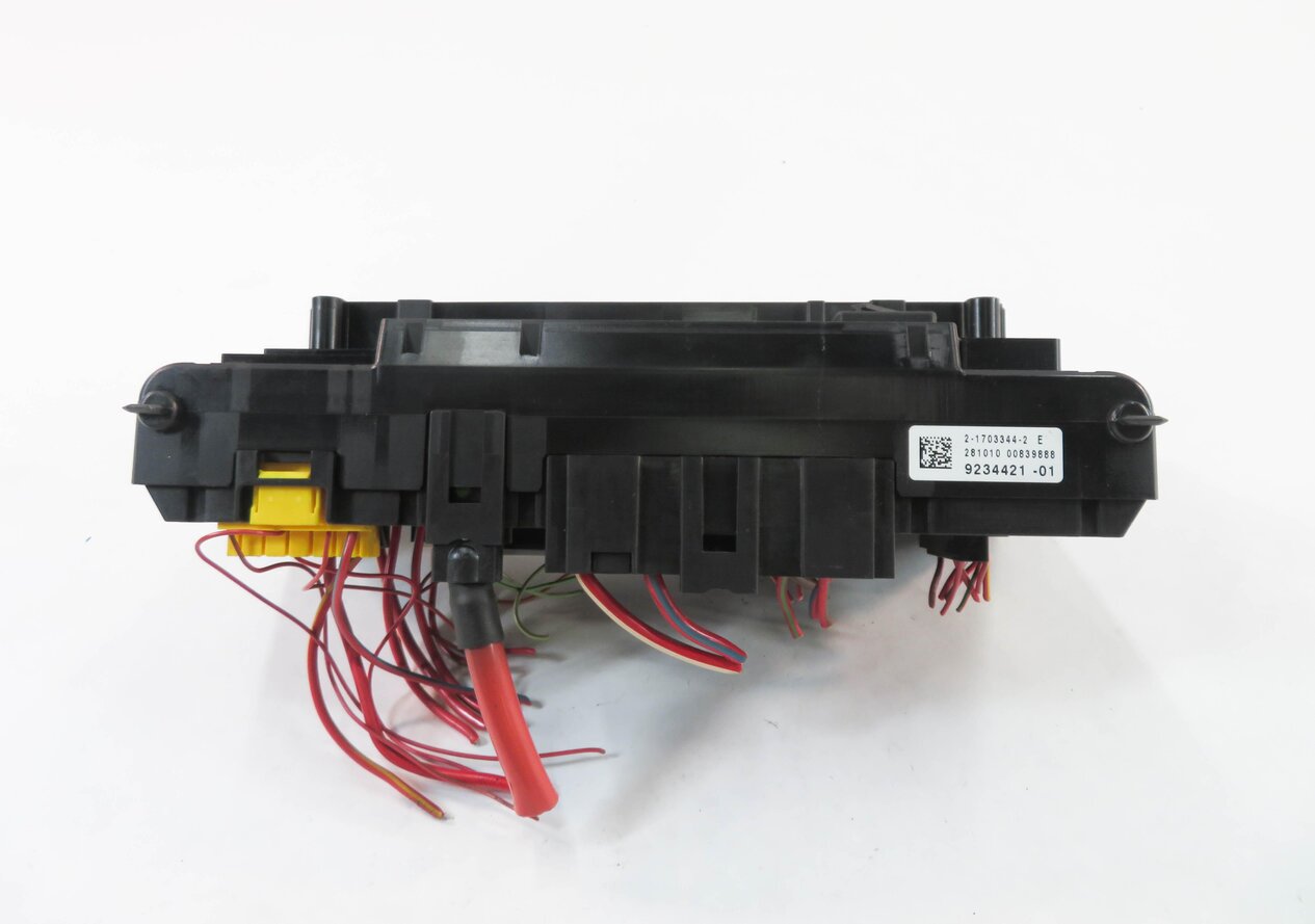 Thumbnail 3: 2011 BMW 535i (F10) FRONT POWER DISTRIBUTION FUSE BOX