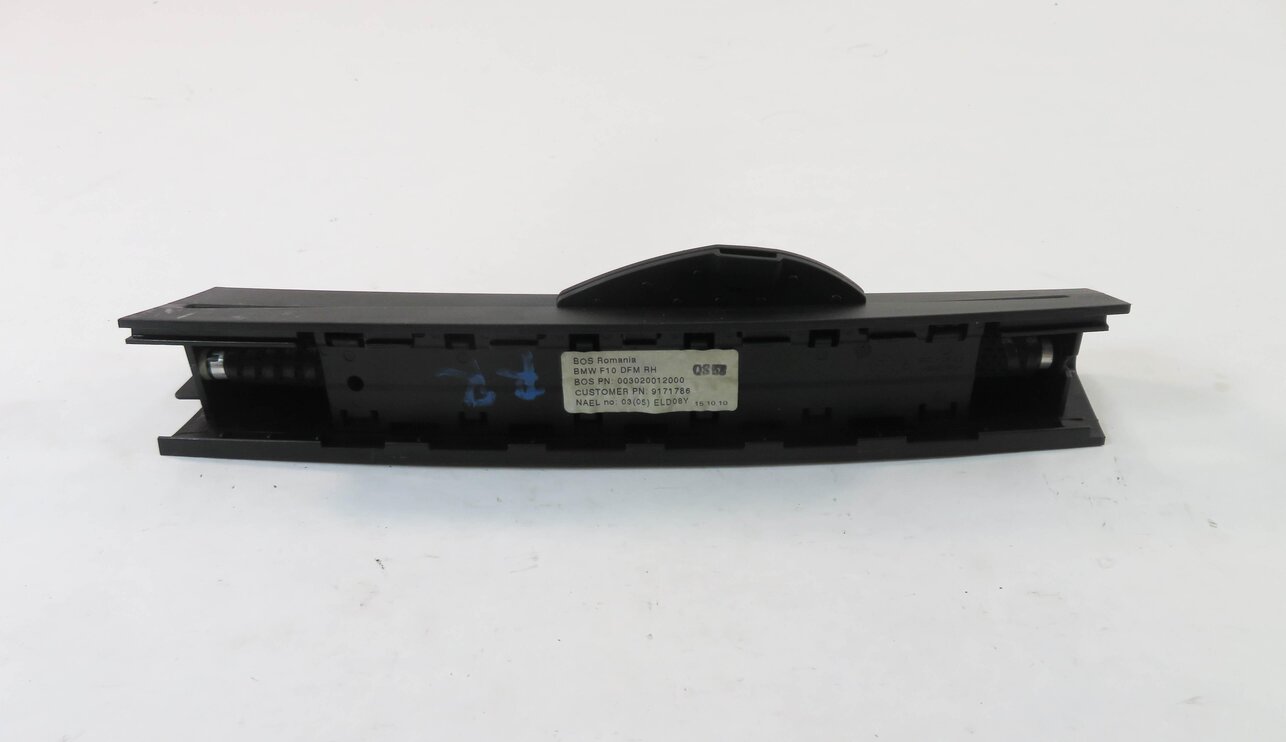 Thumbnail 6: 11-16 BMW 528i 535i 550i (F10) RIGHT REAR DOOR QUARTER WINDOW PRIVACY SUN SHADE