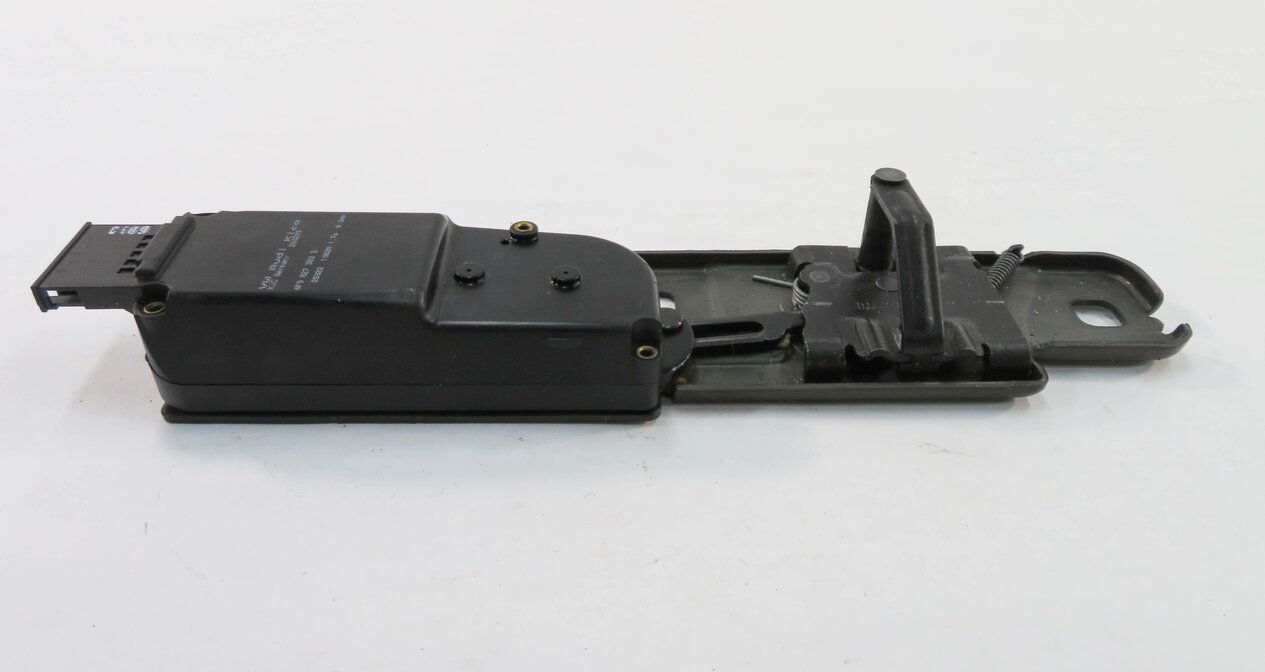 Thumbnail 5: 2009 AUDI Q5 (8R) REAR HATCH GATE DOOR TRUNK STRIKER LOCK LATCH ACTUATOR
