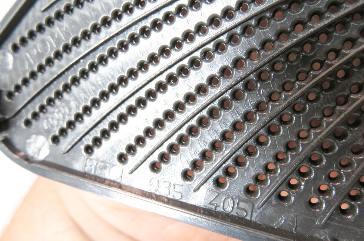 Thumbnail 6: 2009 AUDI Q5 (8R) RADIO STEREO - BANG & OLUFSEN SPEAKER GRILLE TRIM SET-12