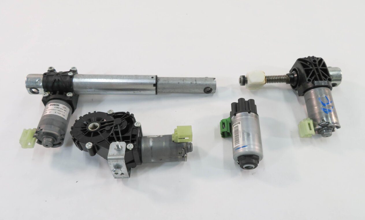 Thumbnail 1: 2011 BMW 535i (F10) RIGHT FRONT PASSENGER POWER SEAT ADJUSTMENT MOTOR SET-4