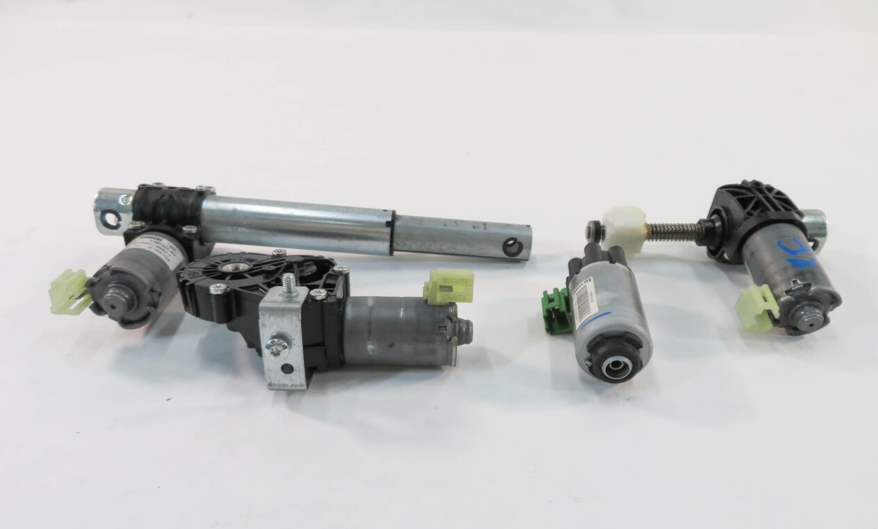 Thumbnail 2: 2011 BMW 535i (F10) RIGHT FRONT PASSENGER POWER SEAT ADJUSTMENT MOTOR SET-4
