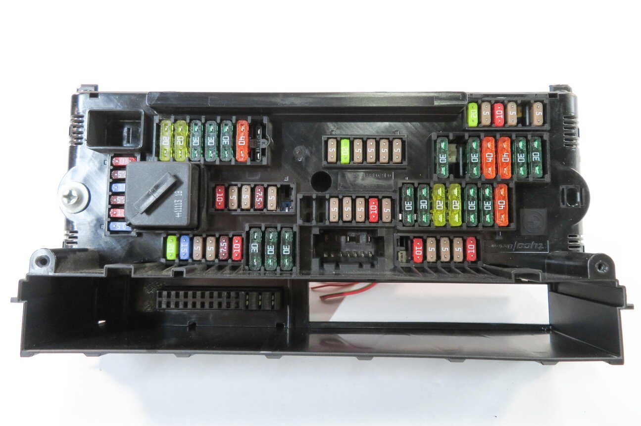 Thumbnail 2: 2011 BMW 535i (F10) FRONT POWER DISTRIBUTION FUSE BOX