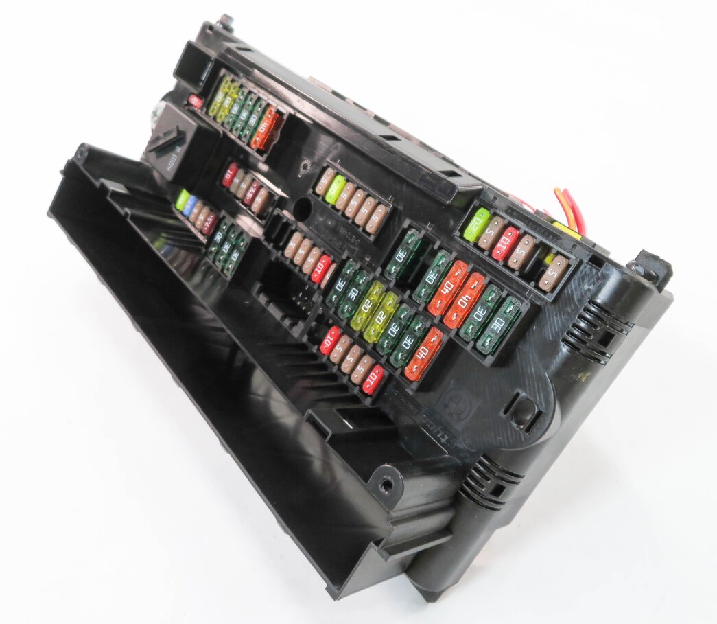 Thumbnail 3: 2011 BMW 535i (F10) FRONT POWER DISTRIBUTION FUSE BOX