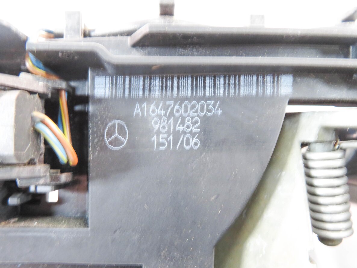 Thumbnail 8: 2007 MERCEDES GL450 (X164) RIGHT FRONT PASSENGER KEYLESS GO DOOR HANDLE (BLACK)