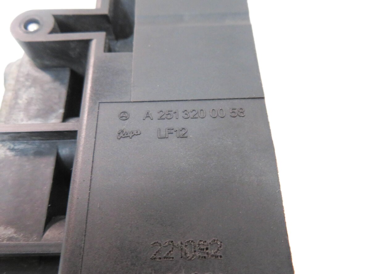Thumbnail 6: 2007 MERCEDES GL450 (X164) AIR SUSPENSION DISTRIBUTION VALVE BLOCK