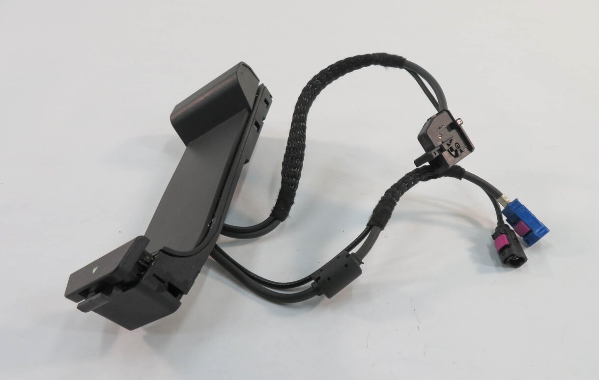 Thumbnail 2: 2011 BMW 535i (F10) FRONT CENTER CONSOLE SNAP IN PHONE CRADLE