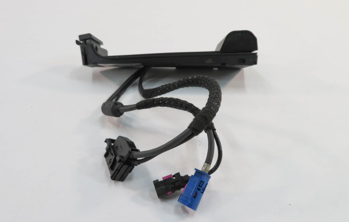 Thumbnail 3: 2011 BMW 535i (F10) FRONT CENTER CONSOLE SNAP IN PHONE CRADLE