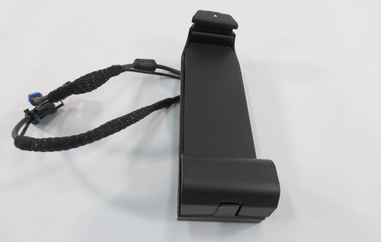 Thumbnail 4: 2011 BMW 535i (F10) FRONT CENTER CONSOLE SNAP IN PHONE CRADLE