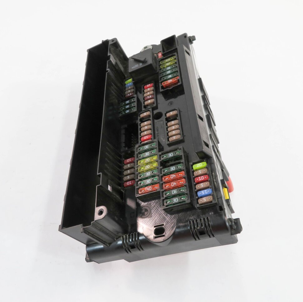 Thumbnail 2: 2012 BMW 535i (F10) FRONT POWER DISTRIBUTION FUSE BOX
