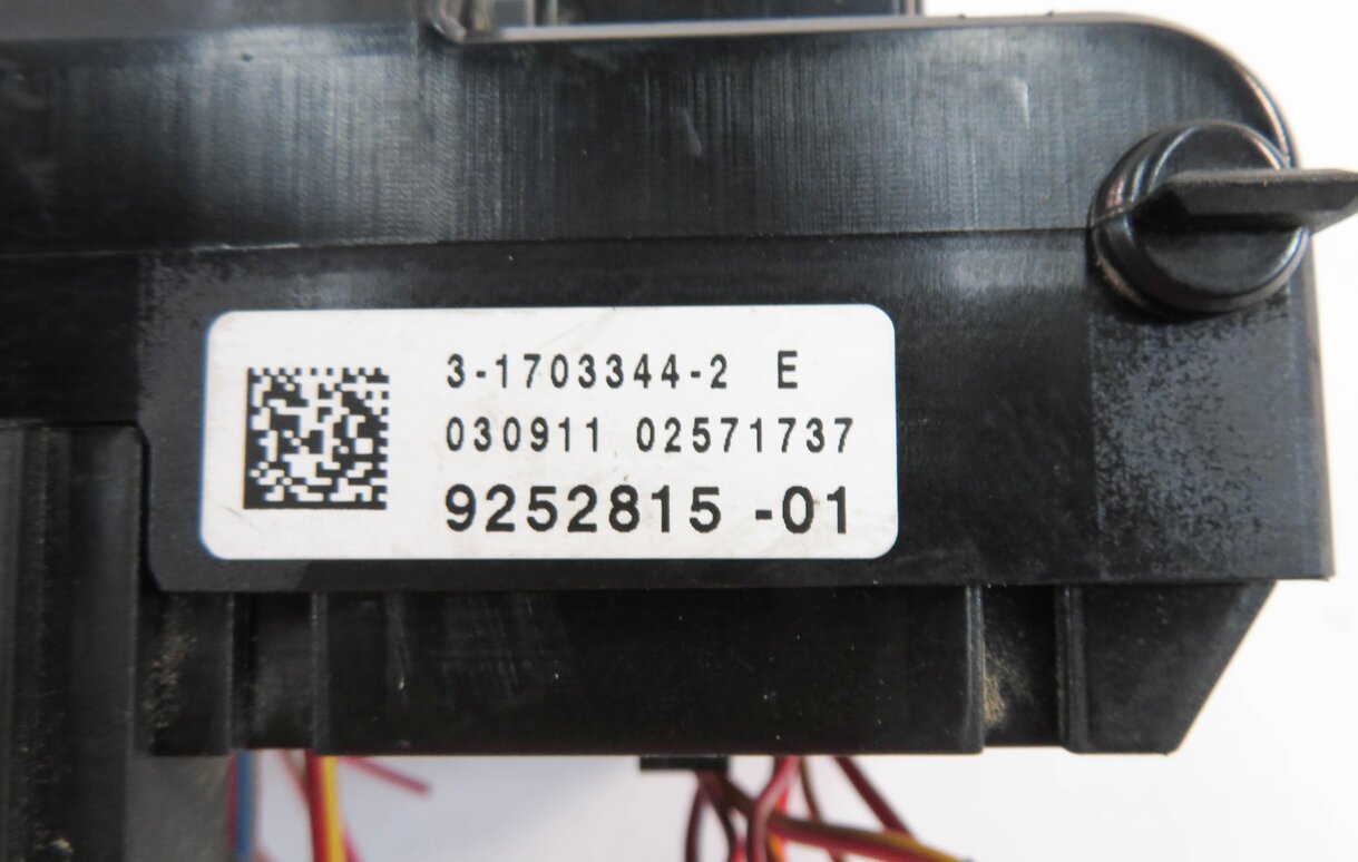 Thumbnail 6: 2012 BMW 535i (F10) FRONT POWER DISTRIBUTION FUSE BOX