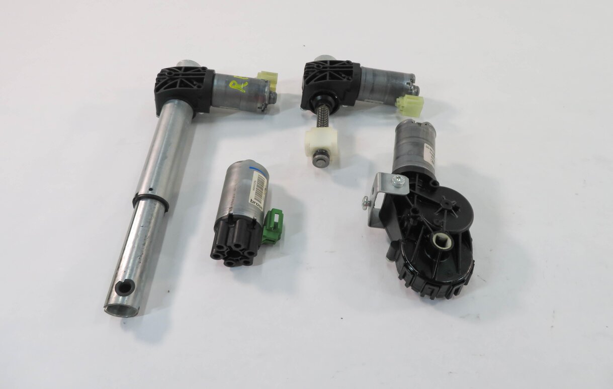 Thumbnail 3: 2012 BMW 535i (F10) RIGHT FRONT PASSENGER POWER SEAT ADJUSTMENT MOTOR SET-4