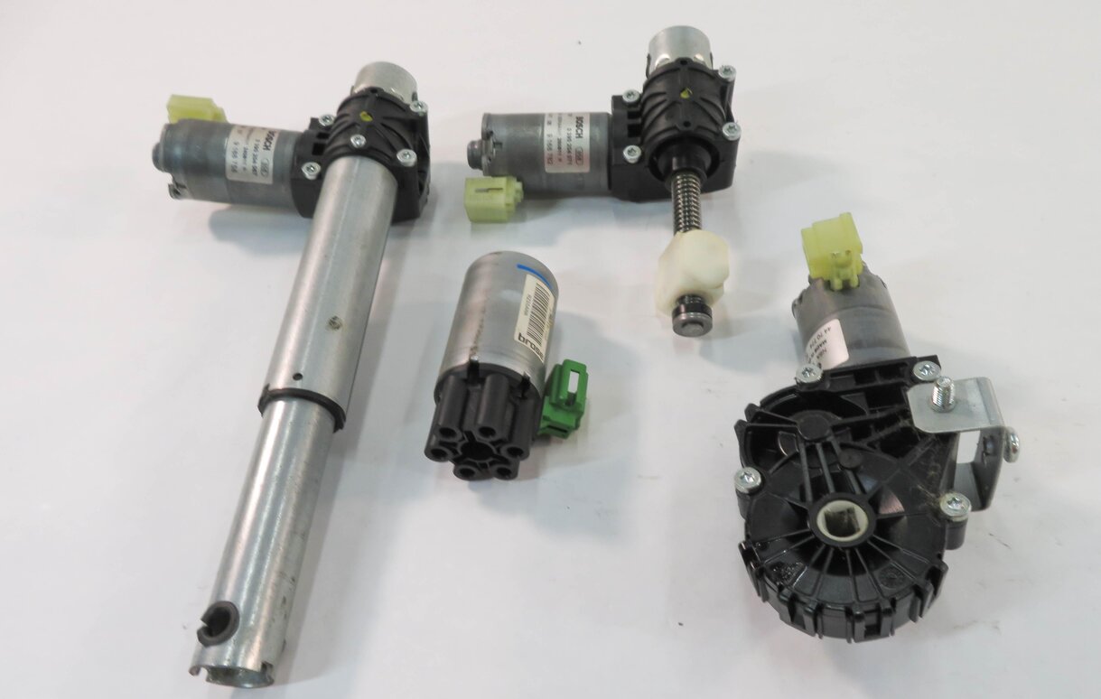 Thumbnail 4: 2012 BMW 535i (F10) RIGHT FRONT PASSENGER POWER SEAT ADJUSTMENT MOTOR SET-4