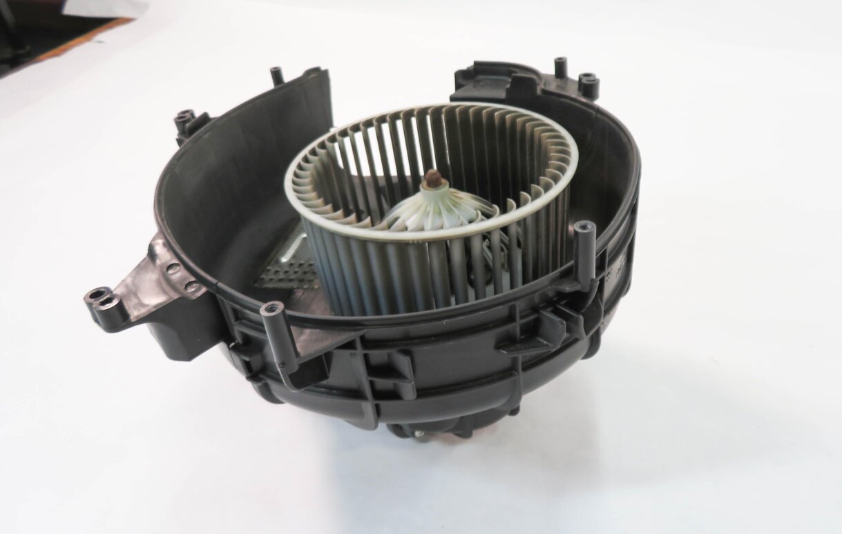 Thumbnail 2: 09-18 BMW 528i 535i 550i 640i 740i 750i 760i (F01 F10) HEATER A/C BLOWER MOTOR