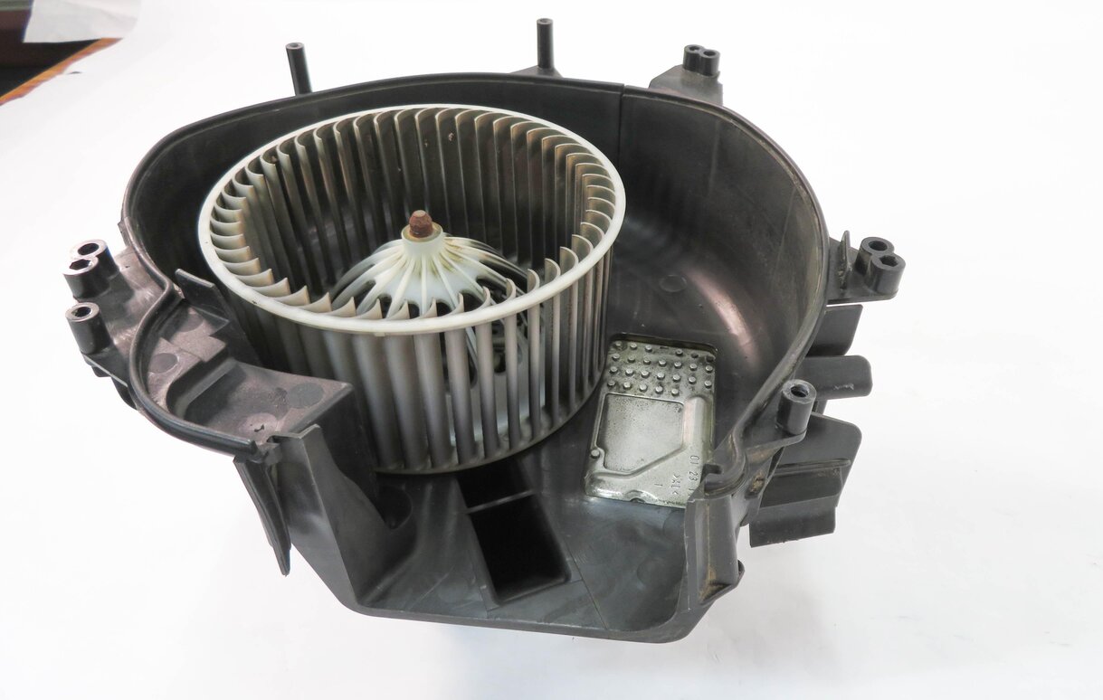 Thumbnail 4: 09-18 BMW 528i 535i 550i 640i 740i 750i 760i (F01 F10) HEATER A/C BLOWER MOTOR