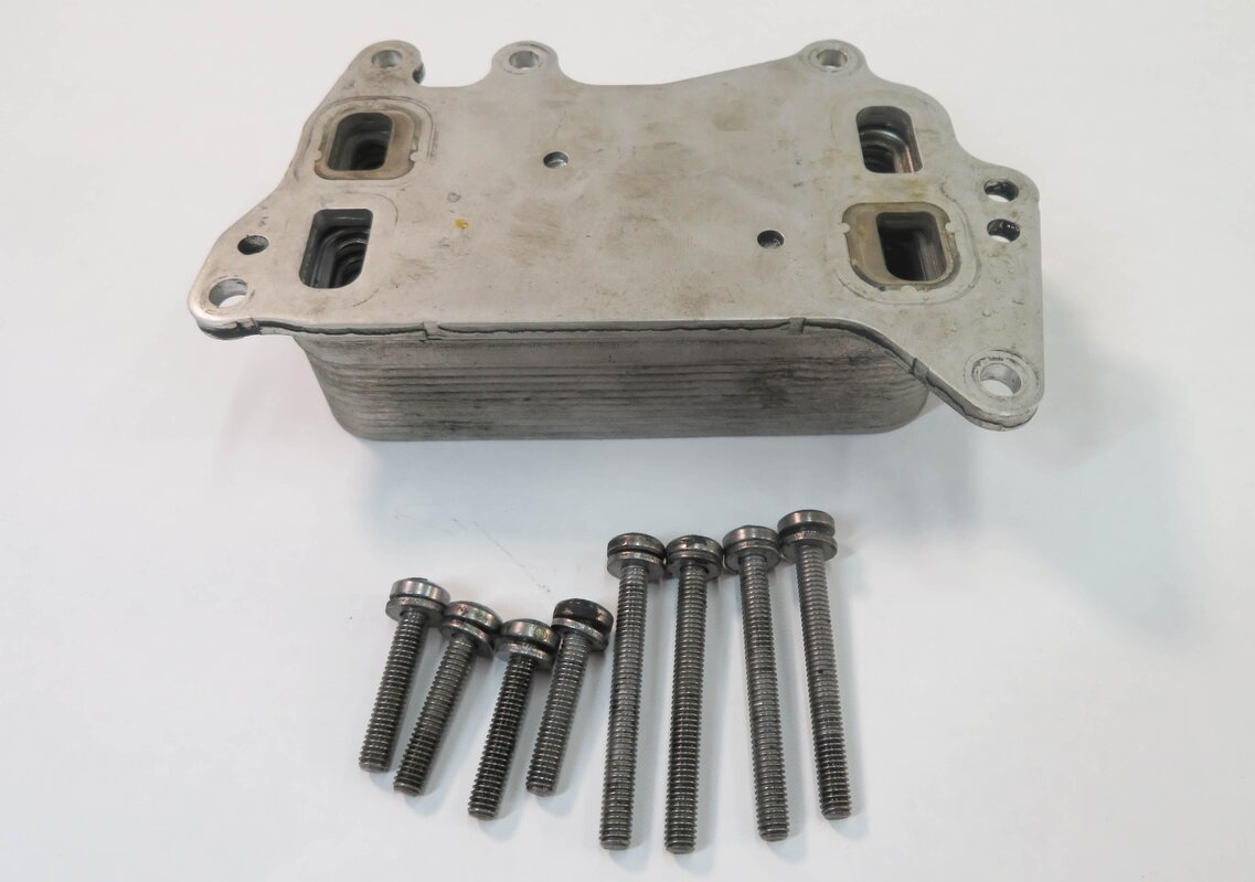 2014-2018 BMW 328i X3 (F25 F30) 2.0L N47T DIESEL ENGINE OIL COOLER