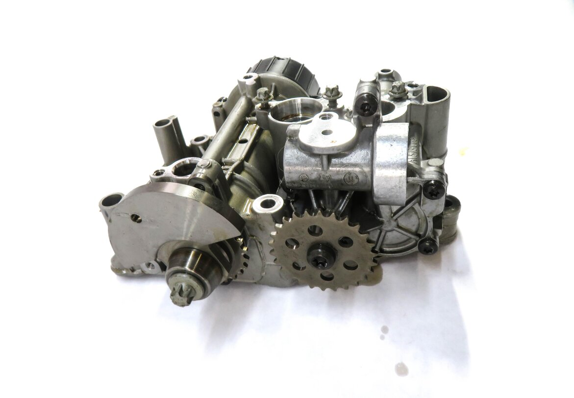 Thumbnail 3: 2012 PORSCHE PANAMERA (970) 3.6L M46 ENGINE OIL PUMP 94610701323
