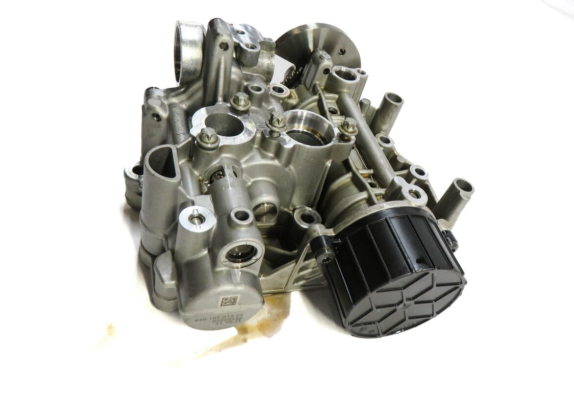 Thumbnail 4: 2012 PORSCHE PANAMERA (970) 3.6L M46 ENGINE OIL PUMP 94610701323