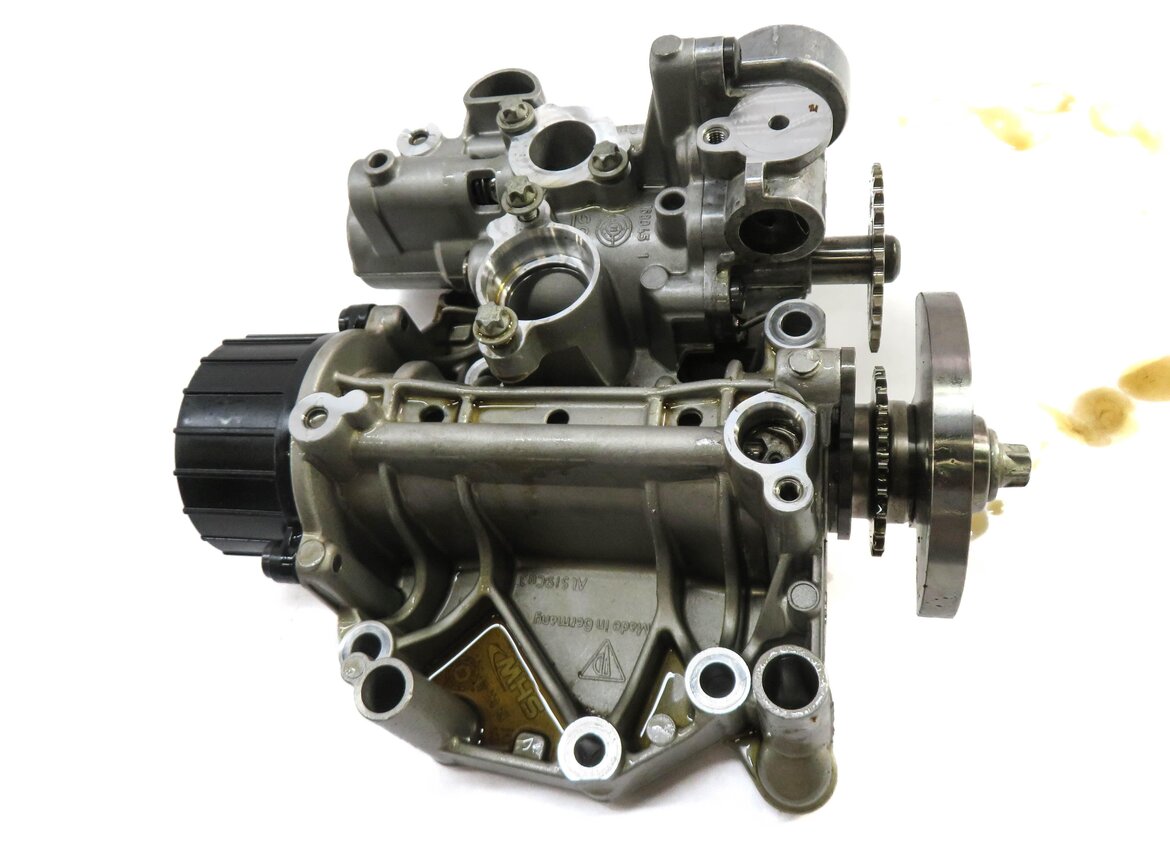Thumbnail 5: 2012 PORSCHE PANAMERA (970) 3.6L M46 ENGINE OIL PUMP 94610701323