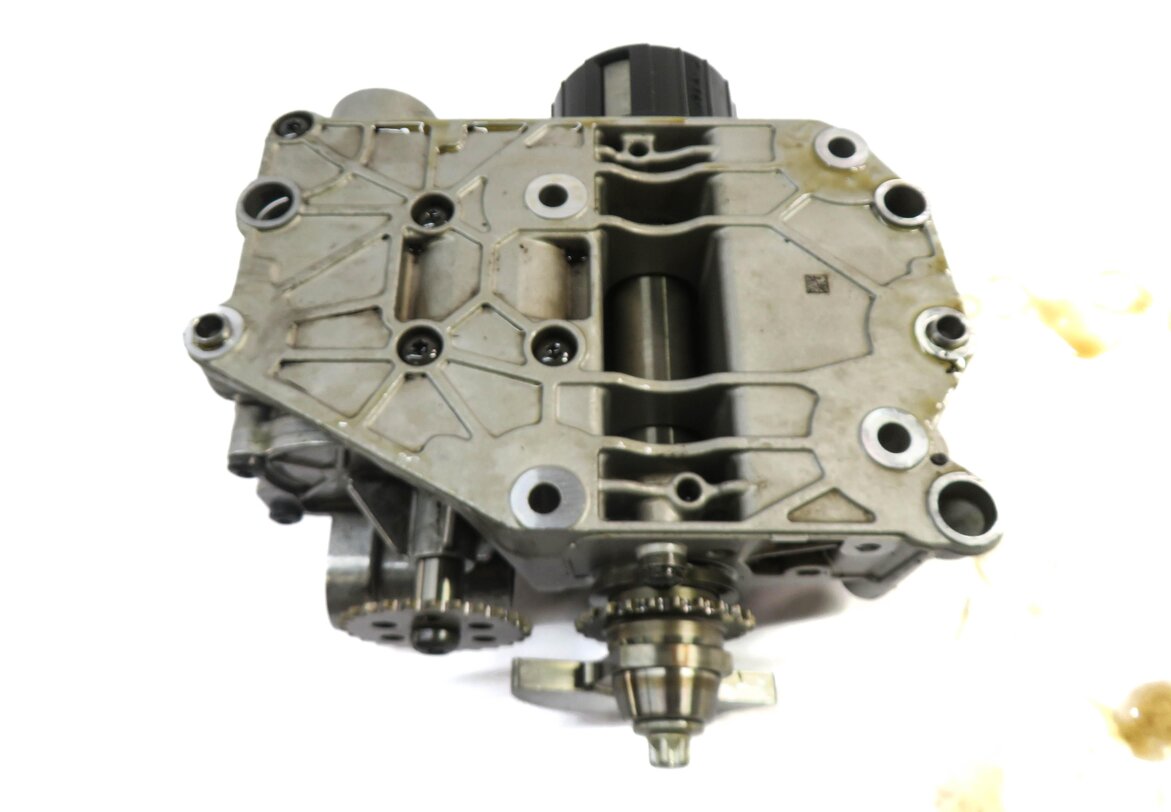 Thumbnail 6: 2012 PORSCHE PANAMERA (970) 3.6L M46 ENGINE OIL PUMP 94610701323