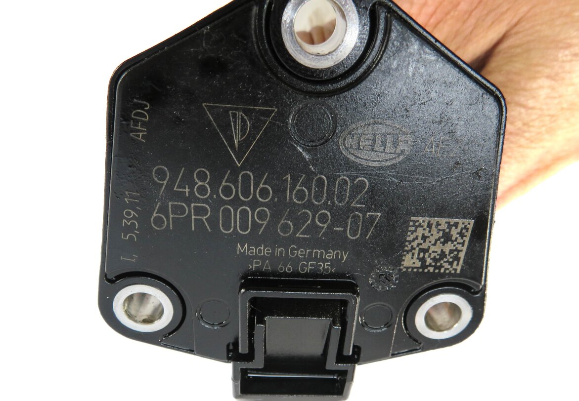 Thumbnail 4: 2012 PORSCHE PANAMERA (970) 3.6L M46 ENGINE OIL LEVEL SENSOR 94860616002