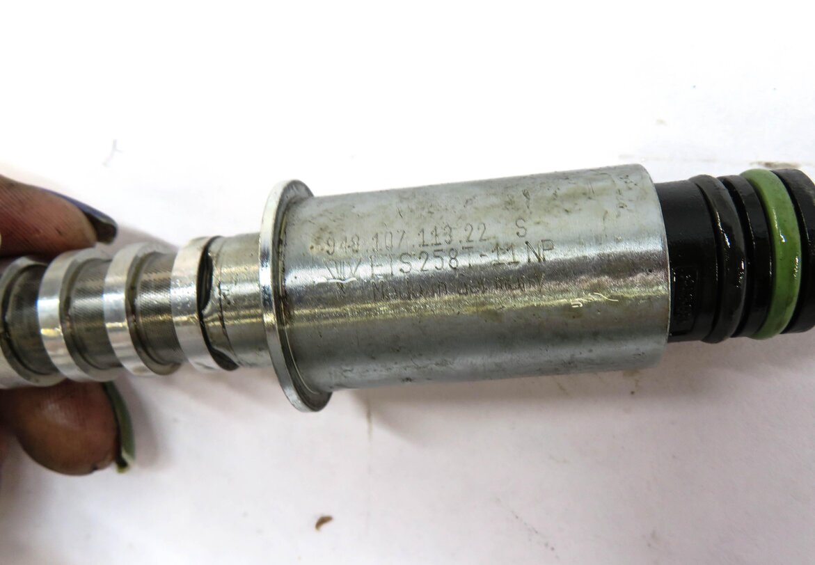 Thumbnail 4: 2012 PORSCHE PANAMERA (970) 3.6L M46 ENGINE OIL PUMP SOLENOID 94810711322