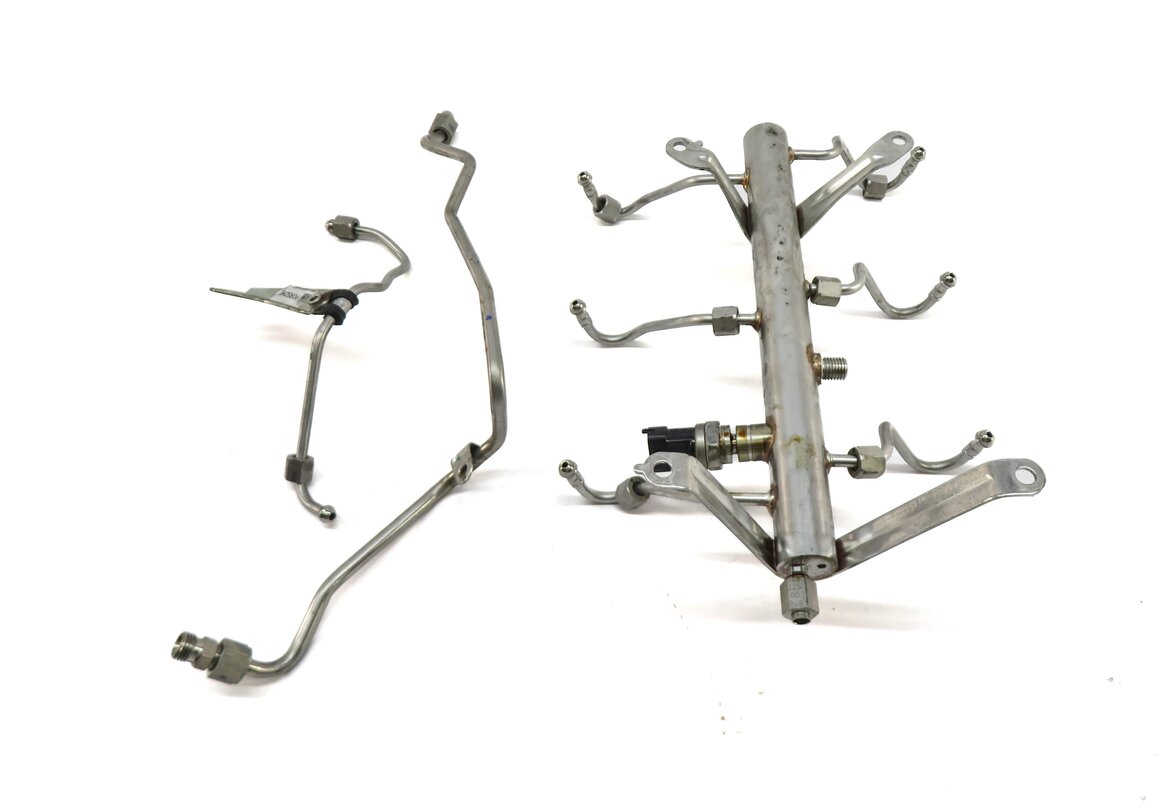 Thumbnail 2: 2012 PORSCHE PANAMERA (970) 3.6L M46 ENGINE FUEL RAIL w/ LINES 94611011521