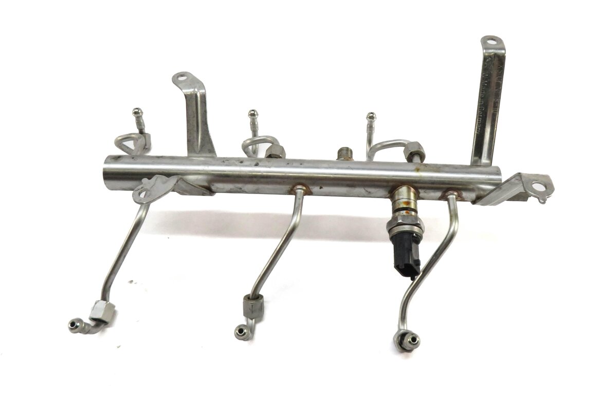 Thumbnail 3: 2012 PORSCHE PANAMERA (970) 3.6L M46 ENGINE FUEL RAIL w/ LINES 94611011521