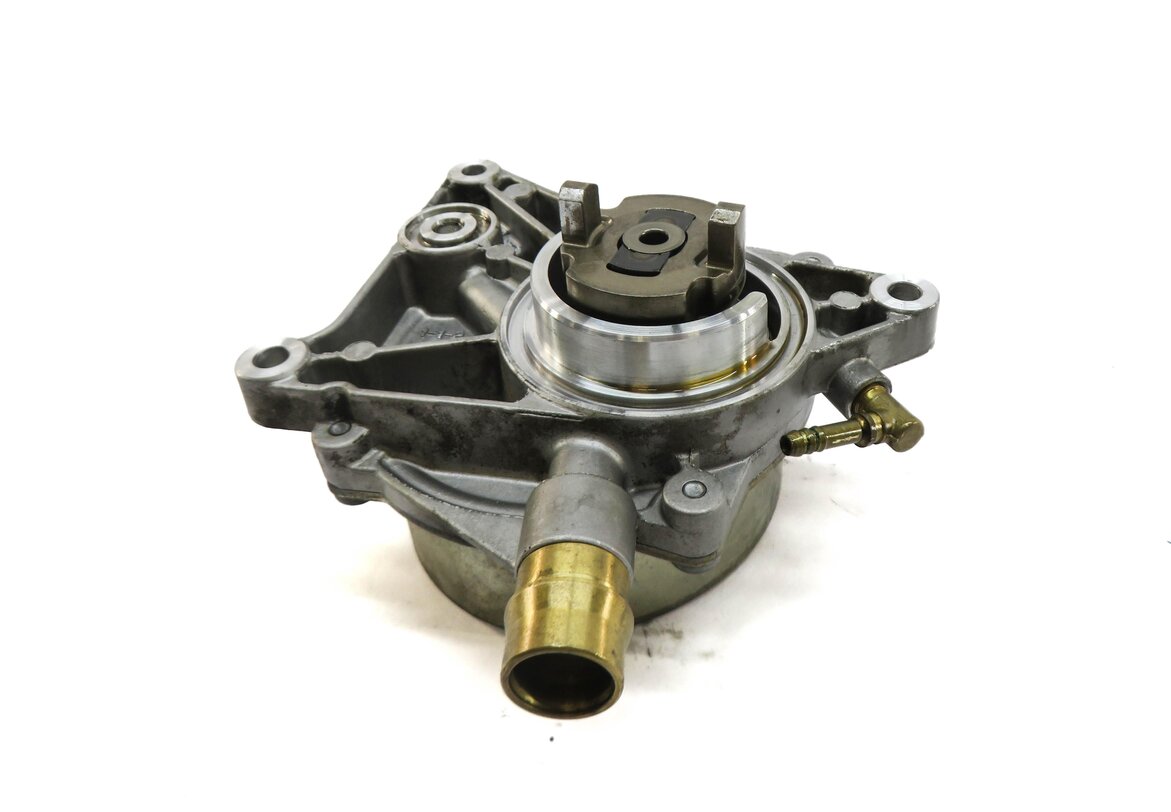 Thumbnail 2: 2012 PORSCHE PANAMERA (970) 3.6L M46 ENGINE BRAKE VACUUM PUMP 94811005006