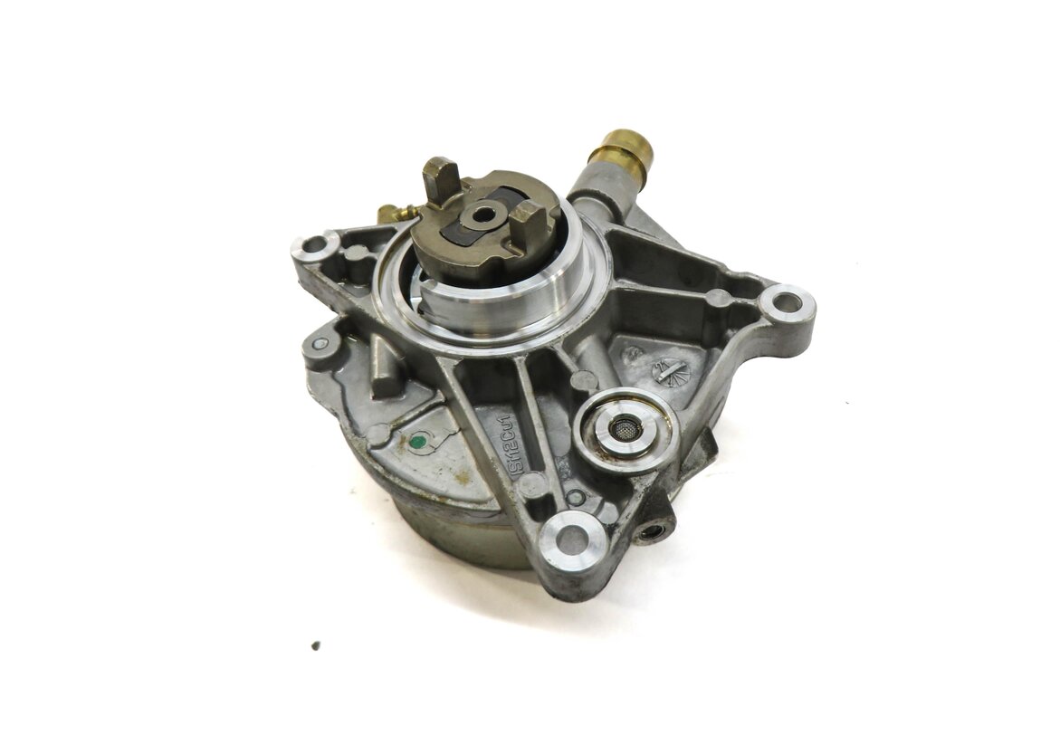 Thumbnail 3: 2012 PORSCHE PANAMERA (970) 3.6L M46 ENGINE BRAKE VACUUM PUMP 94811005006