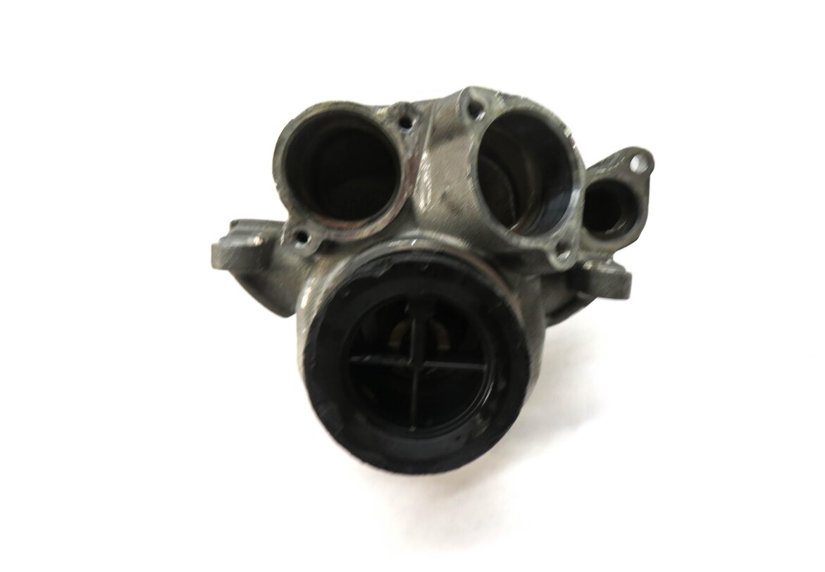 Thumbnail 2: 2012 PORSCHE PANAMERA (970) 3.6L M46 ENGINE THERMOSTATE HOUSING 948106180